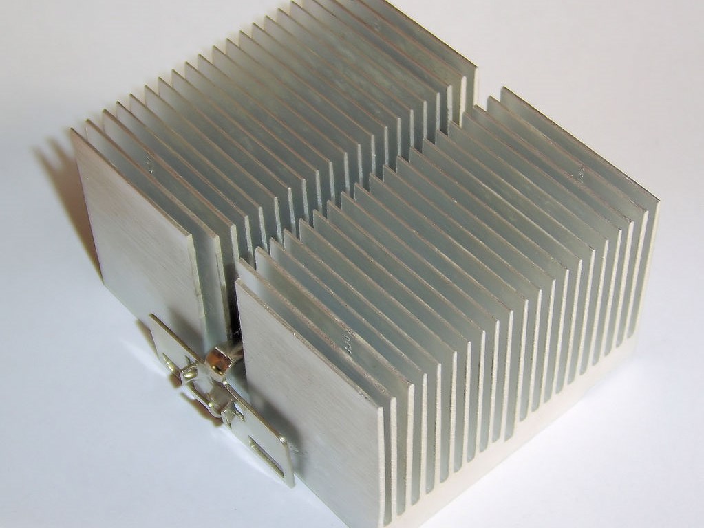 Aletas de refrigeración en un amplificador de clase A