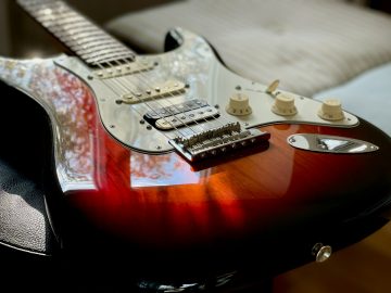 Modifizierte Stratocaster mit Humbucker-Tonabnehmer am Steg und ohne Vibratohebel