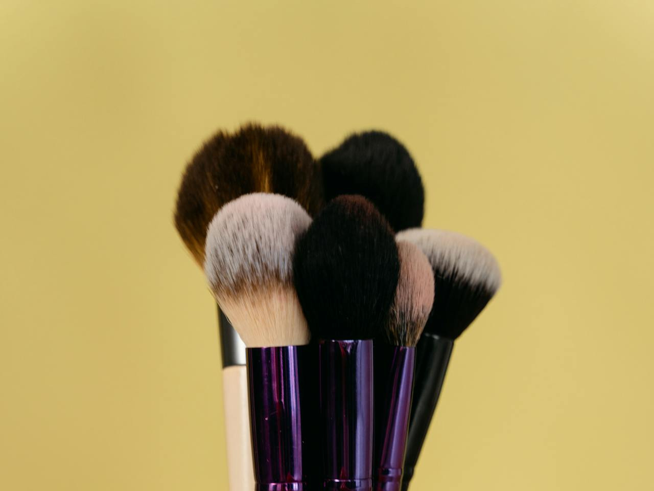 Make-Up Pinsel in einem Bündel